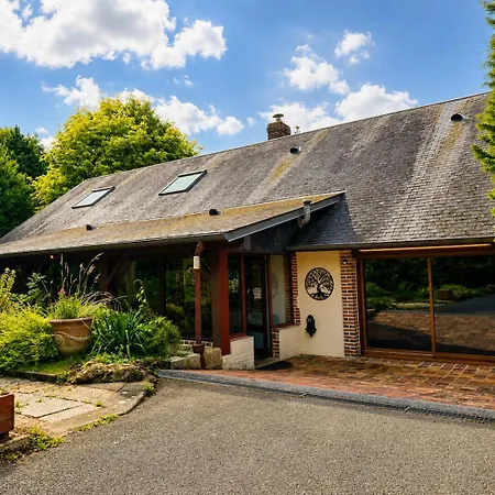 Maison Familiale Au Avec Grand Terrain Arbore Irai