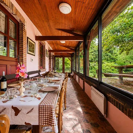 Maison Familiale Au Avec Grand Terrain Arbore بيت للعطل *
