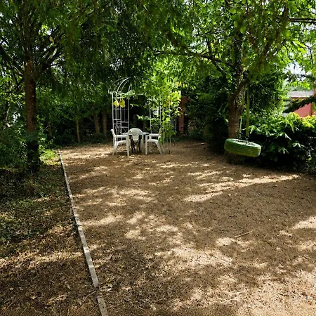 Maison Familiale Au Avec Grand Terrain Arbore بيت للعطل *